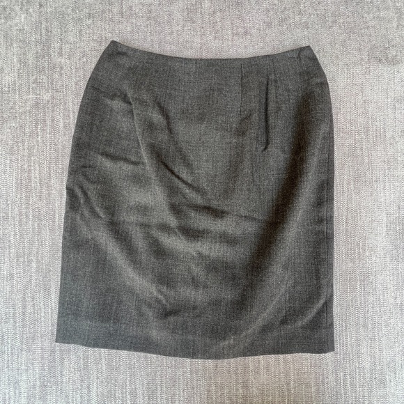 Casual Corner Dresses & Skirts - Casual Corner Pencil Skirt Womens 4 Charcoal Gray Pure Wool Lined Office Career